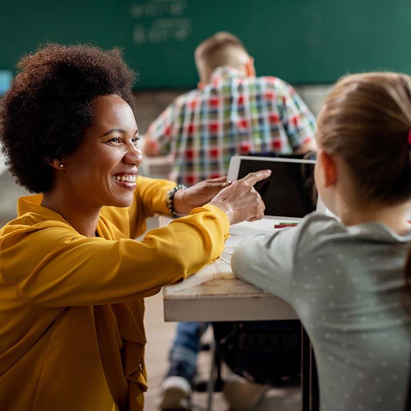 teacher-schoolgirl-using-digital-tablet-classroom